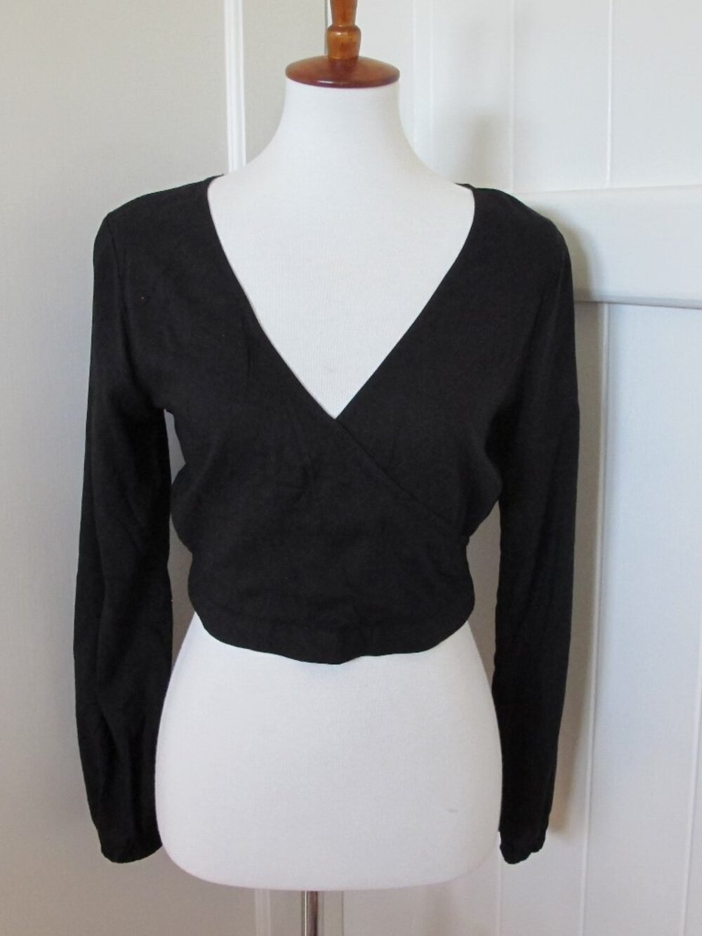 Hollister | Cropped Long Sleeve Smocked Back Hem